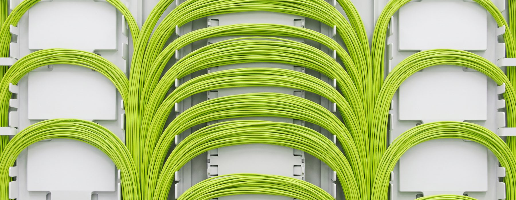 Fibre optic distribution panel and structured cabling